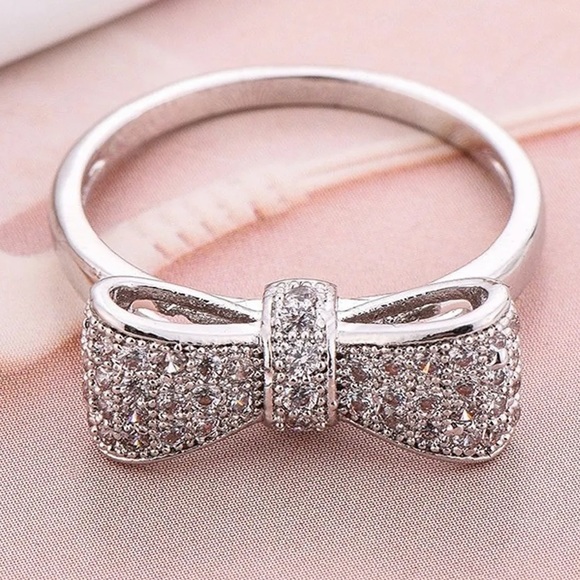 LAST ONE‼️ Silver Rhinestones  Bow Diamond Ring - Picture 3 of 9